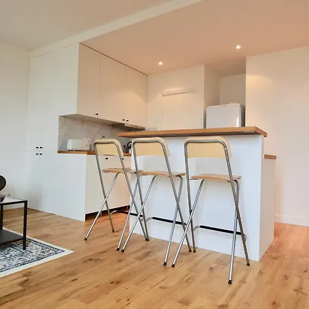 Modern At Great Location * Parijs