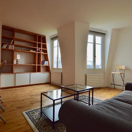 Modern At Great Location *